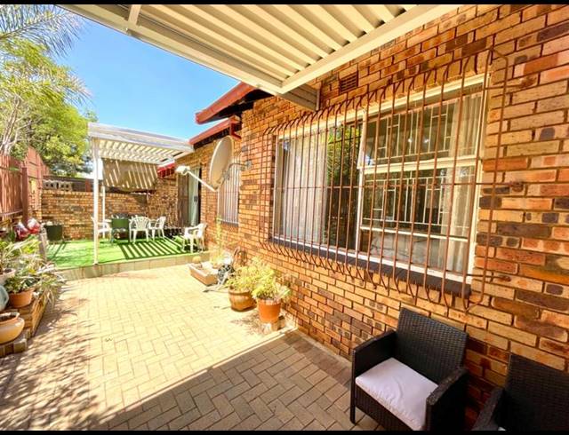 2 BEDROOM TOWNHOUSE FOR SALE IN RANT EN DAL